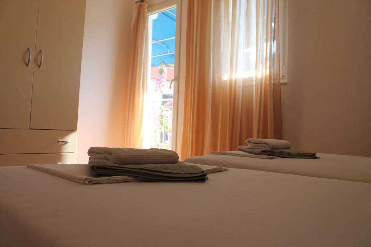 Covahouse Apartment Jelsa  Bagian luar foto