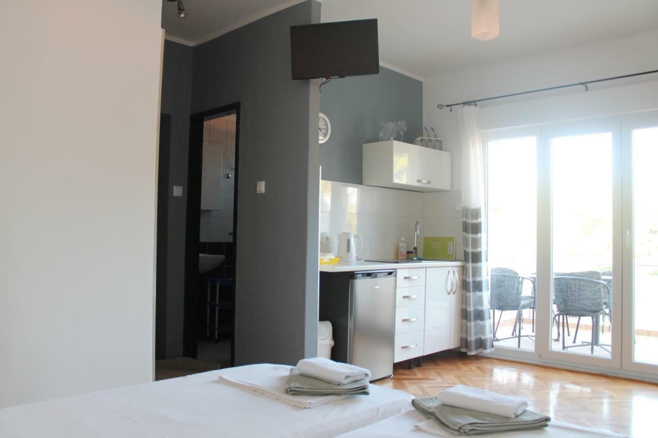 Covahouse Apartment Jelsa  Bagian luar foto